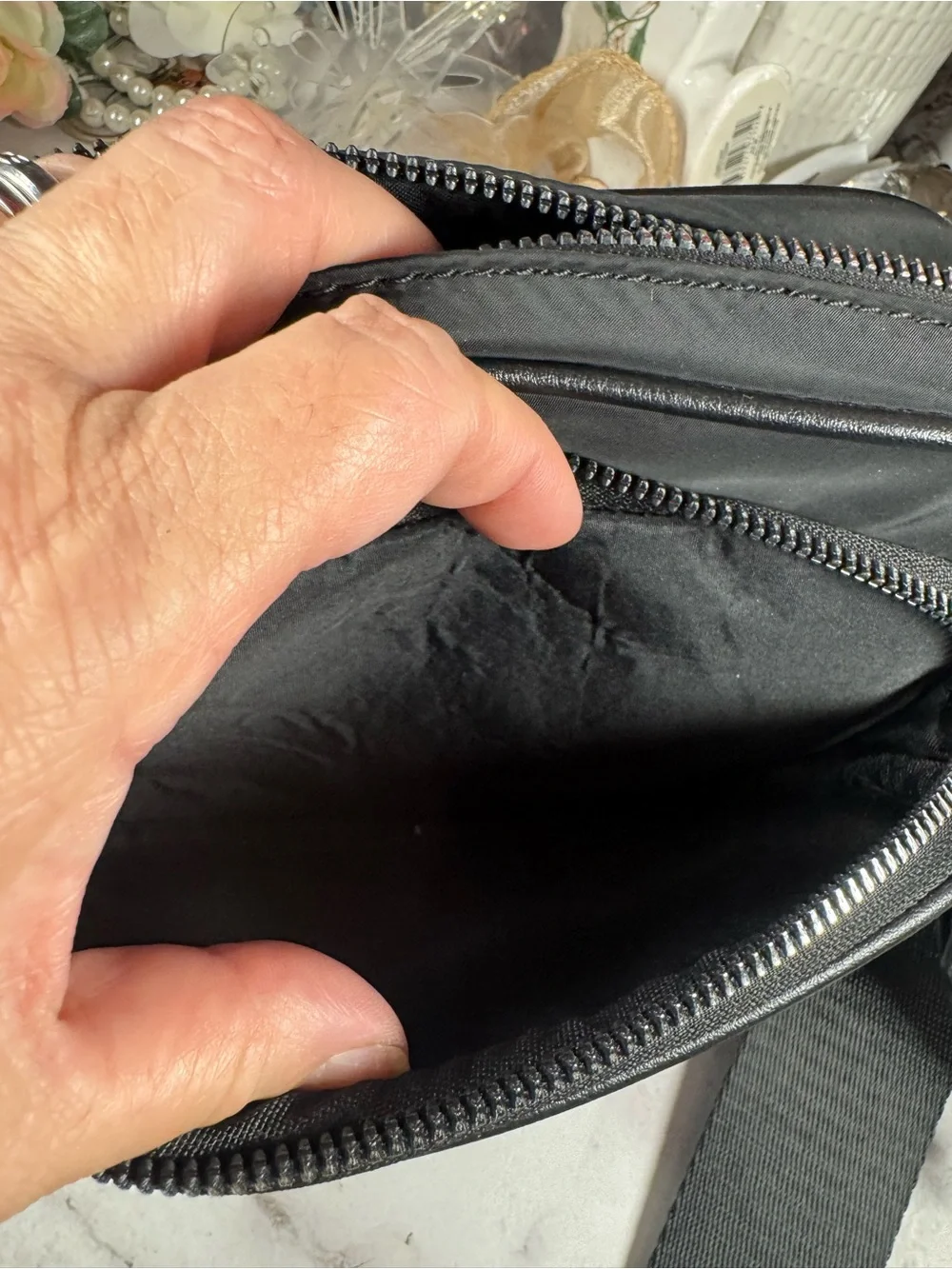 Steve Madden compact black